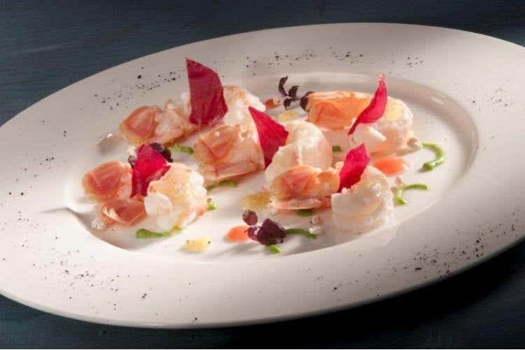 Insalata di scampetti del Mediterraneo, salsa di grano saraceno, rabarbaro e vinaigrette di gorgonzola